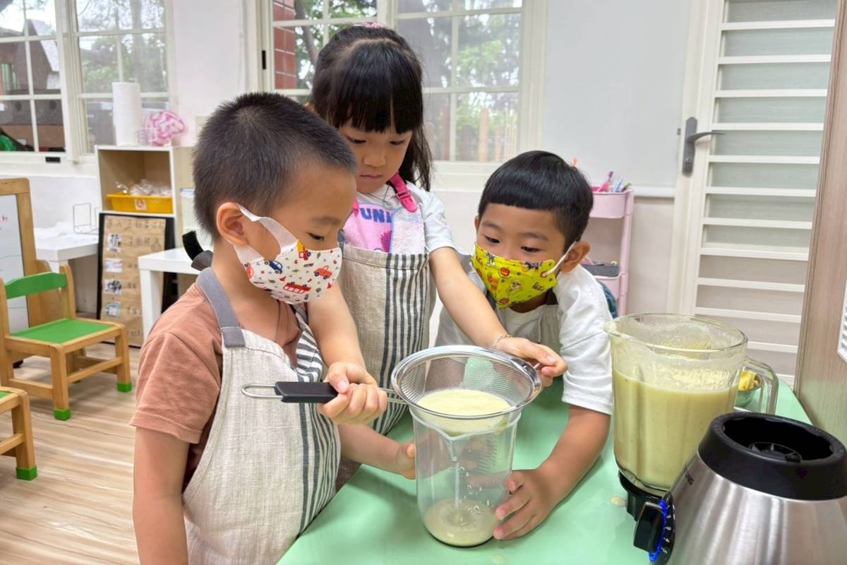 桃園市上大國小附設幼兒園推動STEAM教育，幼兒動手製作料理，瞭解食物的奧秘