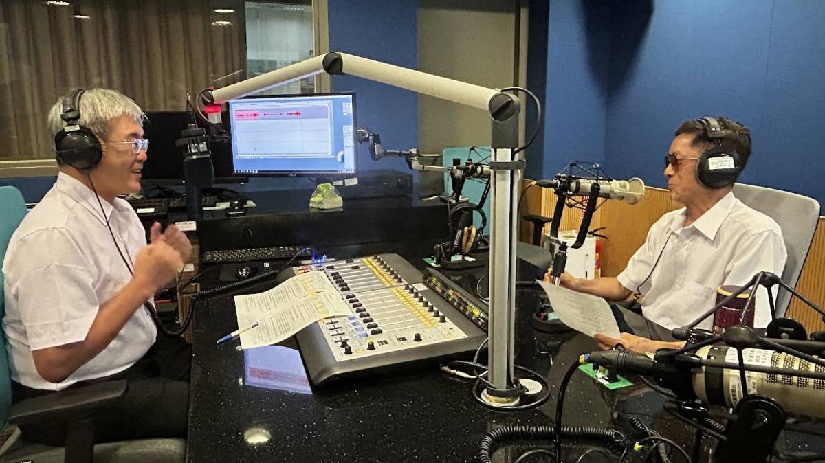 本集主題：從保家衛國無縫接軌的水墨畫春天
邀訪來賓：彰化湖埔社區大學國畫班 陳德黽老師

訪談內容：陳老師從就讀政戰學校美術系的時候就不斷自我精進繪畫的技巧，更難得的是，他將這個自我怡情的小愛化為分享我們國粹的大愛，讓社區大學的學員也能享受國畫的樂趣。