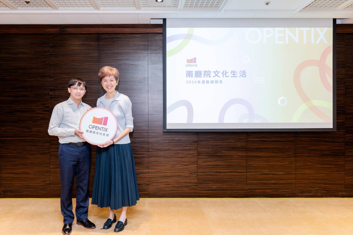 OPENTIX兩廳院文化生活發布年度數據報告(右起，國家兩廳院藝術總監劉怡汝、國立陽明交通大學統計學研究所高竹嵐副教授）(兩廳院提供)