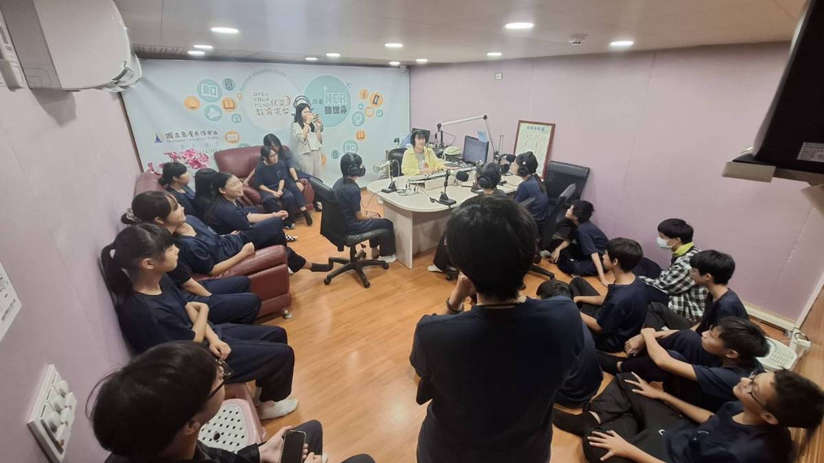 池上國中生來電臺參訪並分享學校生活