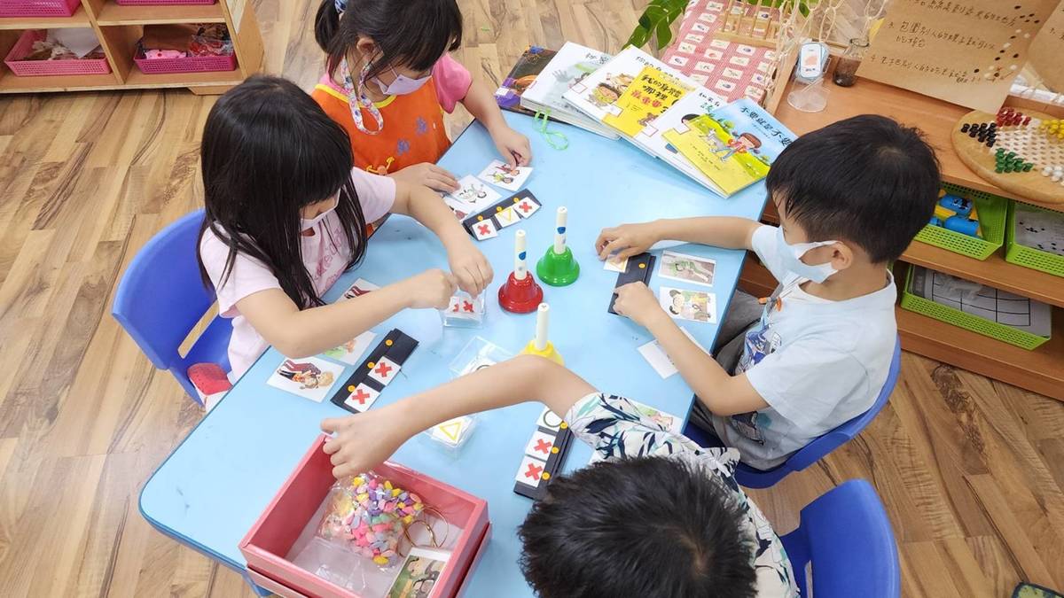 臺北市立南港幼兒園從遊戲中不同情境，思考自己對身體界線的感受與回應