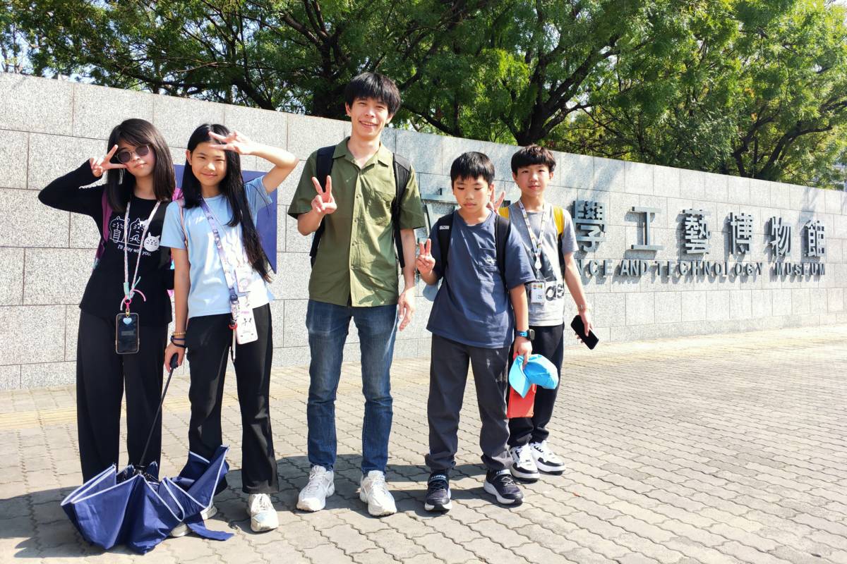 中和國小自助畢旅師生合影