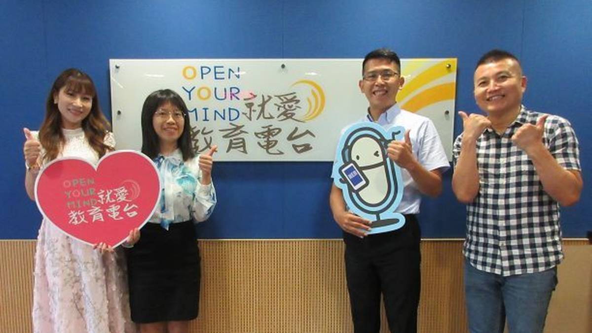 左起：節目主持人（臺中市立光正國民中學林筱玲校長、臺中市大里區草湖國民小學蔡雅婷老師）來賓（臺中市立清水高級中等學校楊英世主任教官）教育電台常罡。