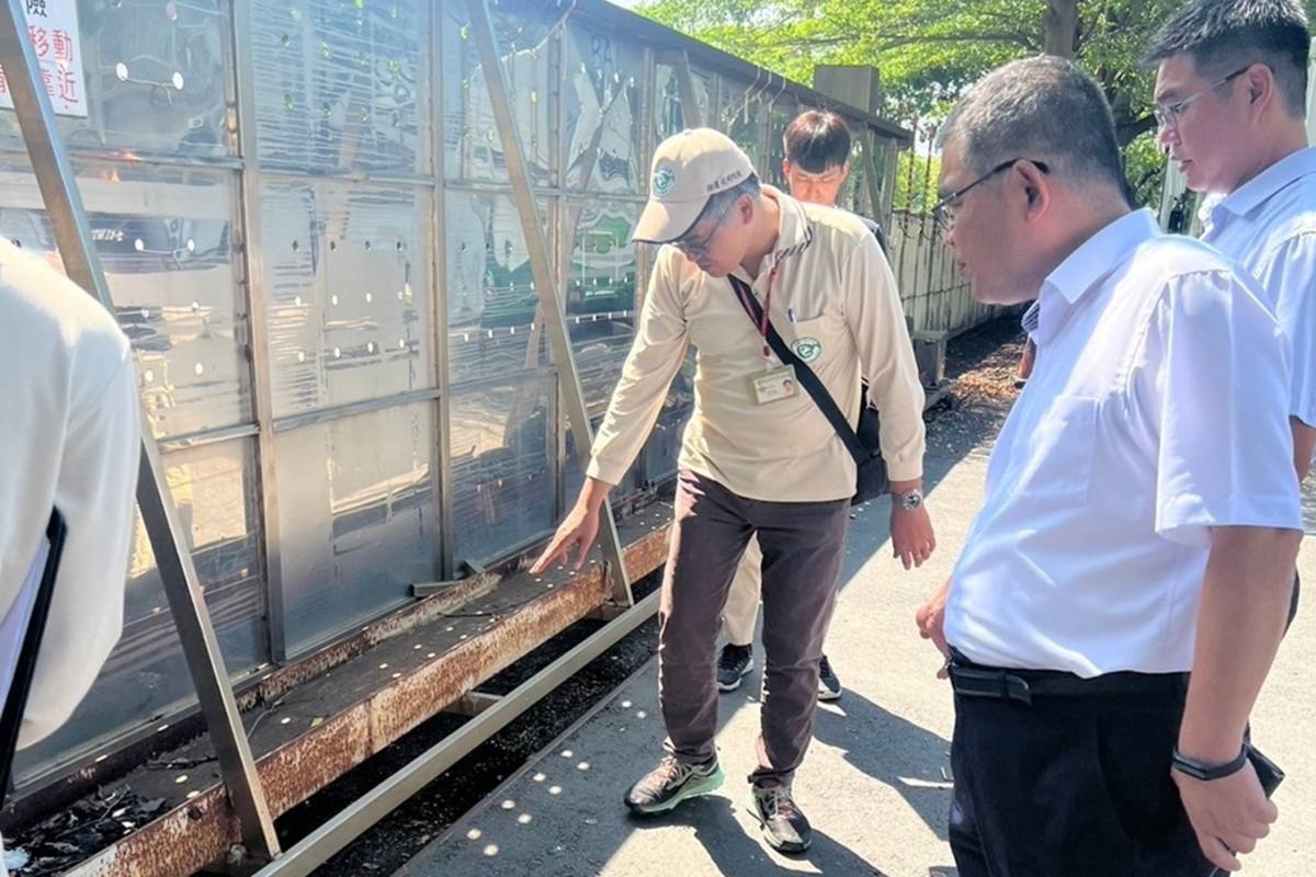 訪視校園作業鐵門軌道有無積水狀況