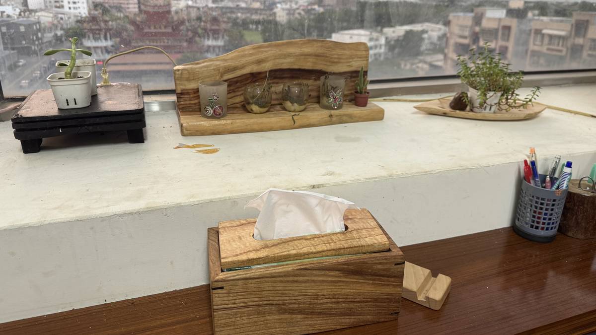 安置中心無家者製作的木工作品