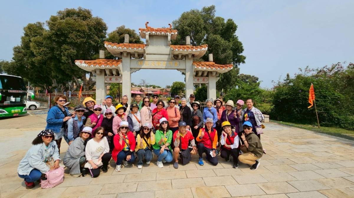 金門跨海追夢之旅大合照(照片由一粒麥子基金會新園 民權 建農據點提供)