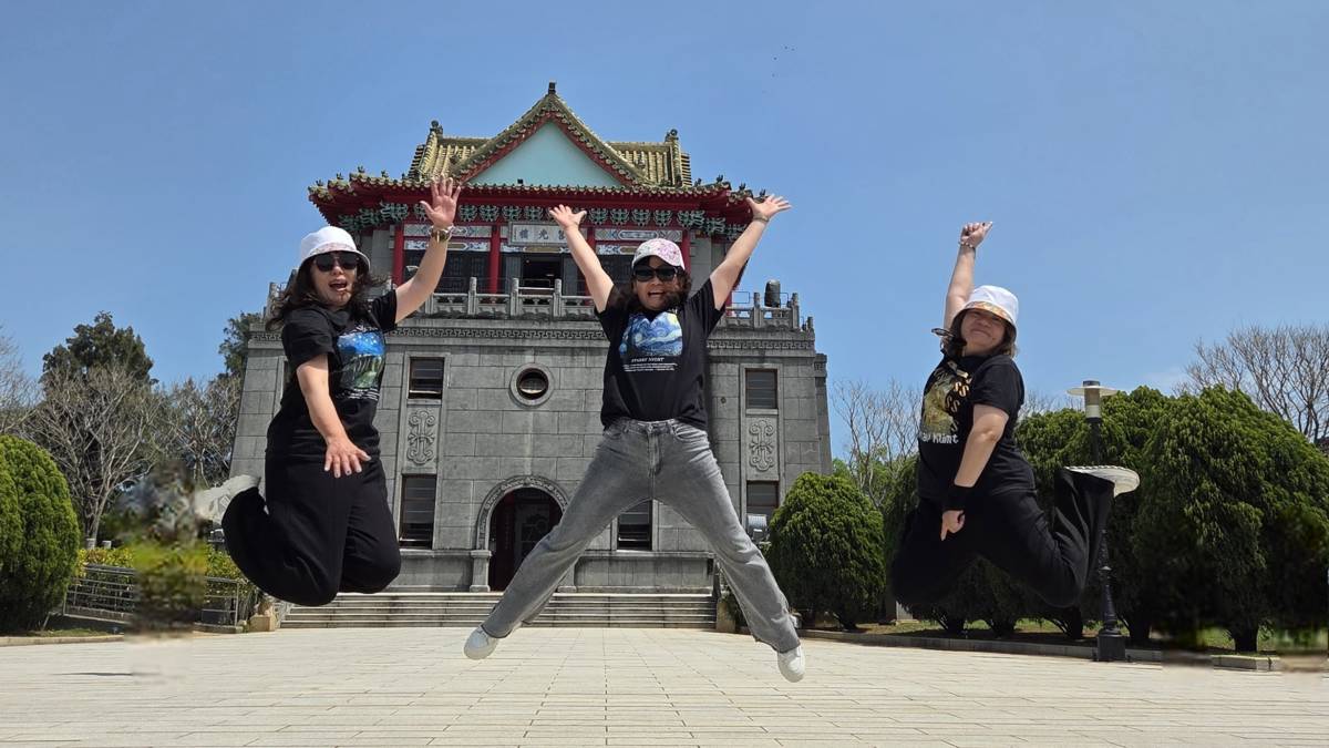 莒光樓跳拍(照片由一粒麥子基金會新園 民權 建農據點提供)
