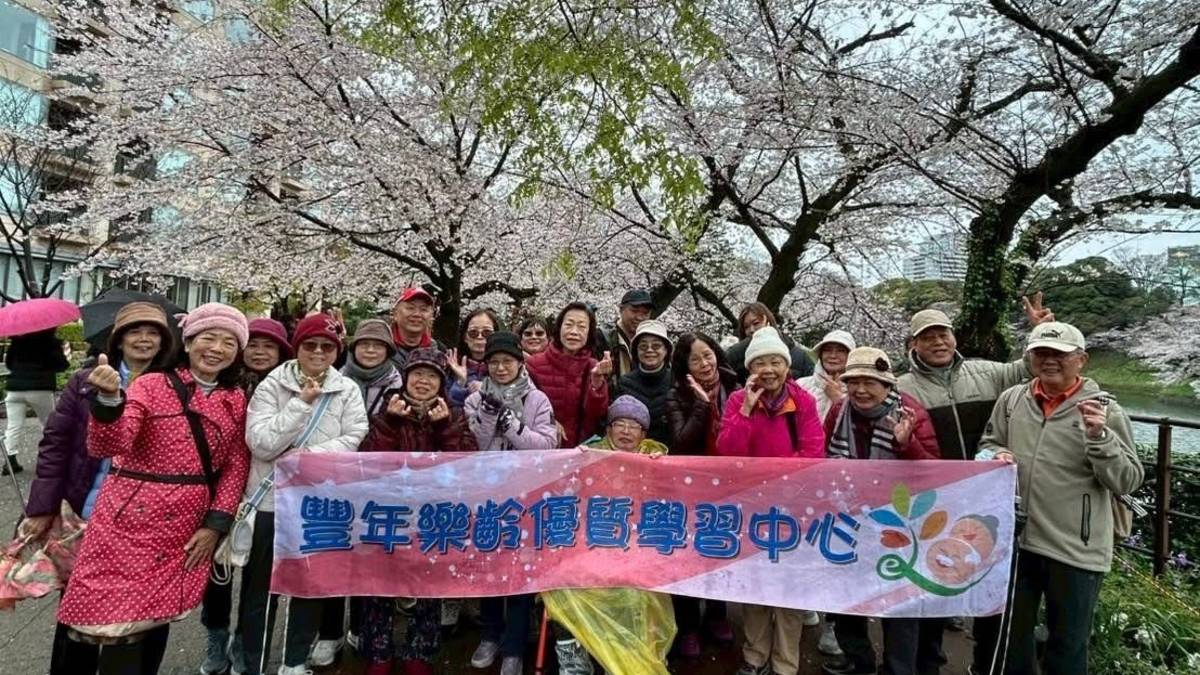 黃校長強調：「這不只是一次旅行，更是一次深度學習的實踐。」他自信地安排交通動線、靈活調整行程，在專業與溫柔中兼顧團隊的需要，確保每位學員都能平安、安心地圓夢。(黃鳳欽老師提供)