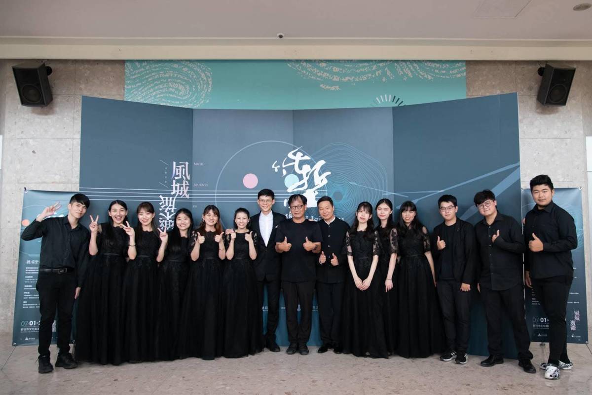 臺灣揚琴樂團合照