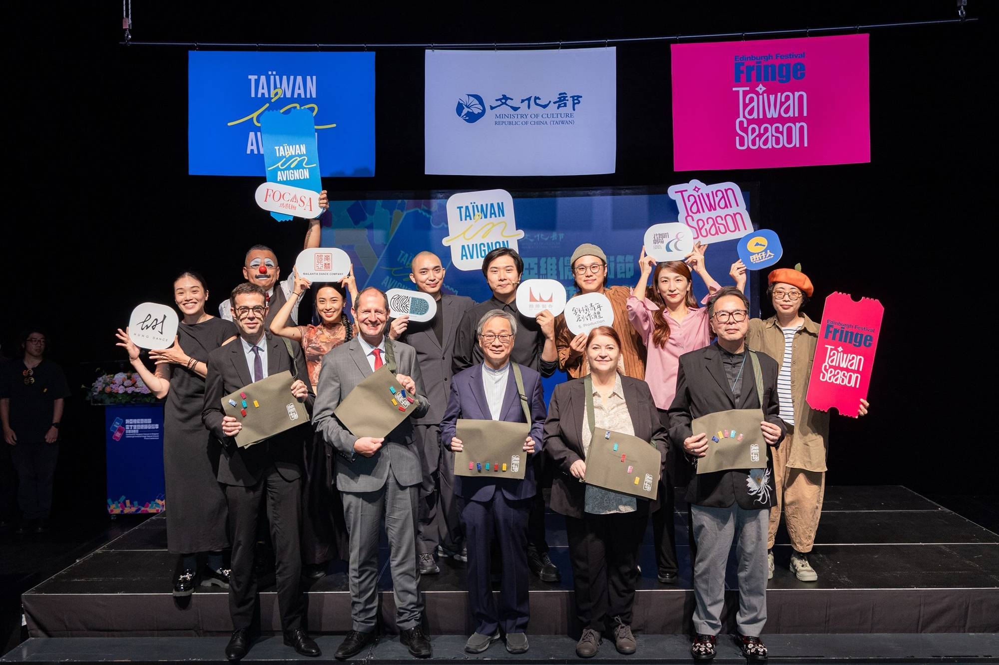 (Front row from left to right) Director Franck Paris of the French Office in Taipei, Head of the European Economic and Trade Office in Taiwan Lutz Güllner, Culture Minister Li Yuan, British Council Director Taiwan Susan Milner, and Head of MOC’s Cultural Exchange Department Chi Tung-yang