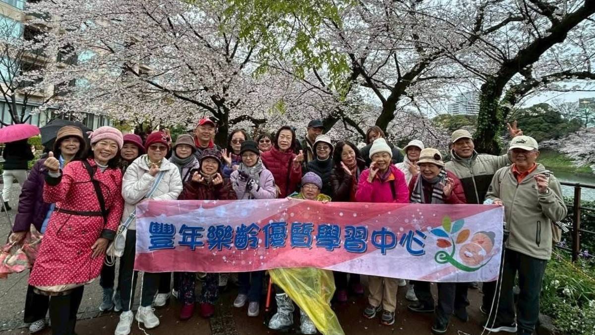 黃校長強調：「這不只是一次旅行，更是一次深度學習的實踐。」他自信地安排交通動線、靈活調整行程，在專業與溫柔中兼顧團隊的需要，確保每位學員都能平安、安心地圓夢。(黃鳳欽老師提供)