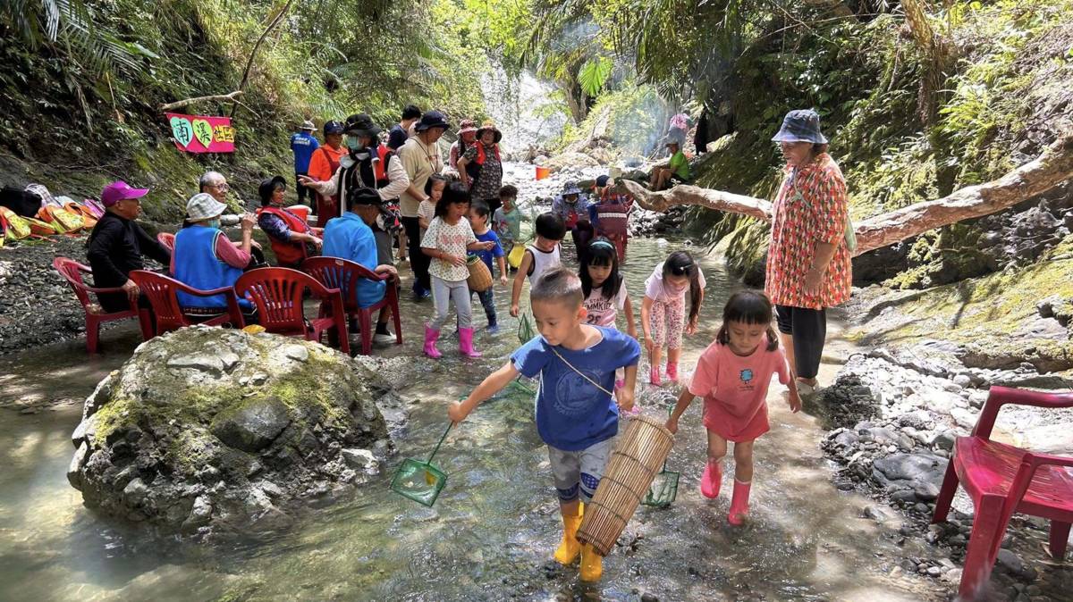 璋原國小與南溪文建站老幼共學