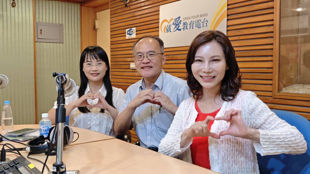 1140701玫瑰墓樂團秘書長 張芸榕、高雄女中校長玫瑰墓樂團顧問 鄭文儀 校長、高雄市福山國中 陳怡君 主任