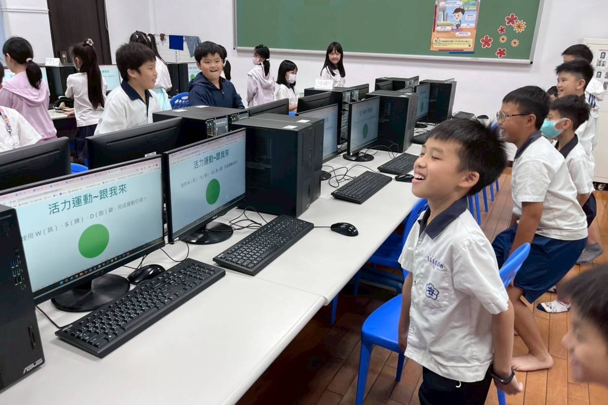 立人國小AI運動程式設計創造運動及時反饋遊戲
