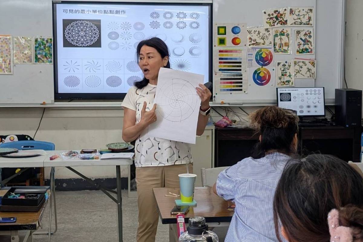 陳怡妏老師說明線條運用