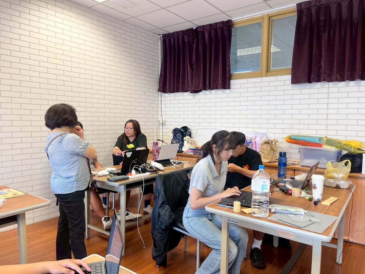 同學們集訓為教學做預備