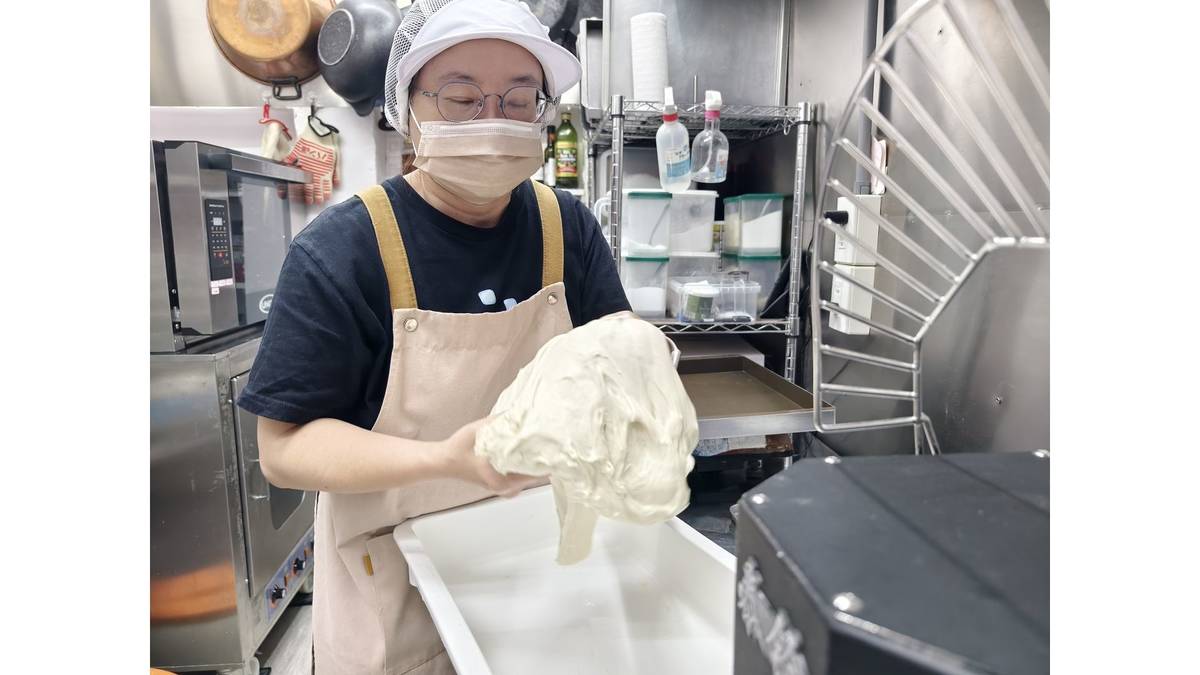 蔡珮珮每一次揉麵，都是愛的延續；每一句建議，都是專業的傳承。