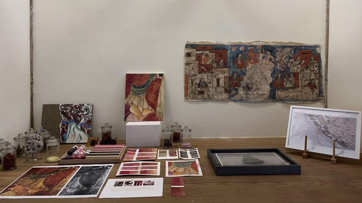 藝術家袁家珣的壁畫臨摹與膠彩材料採集一部分成果一起展出