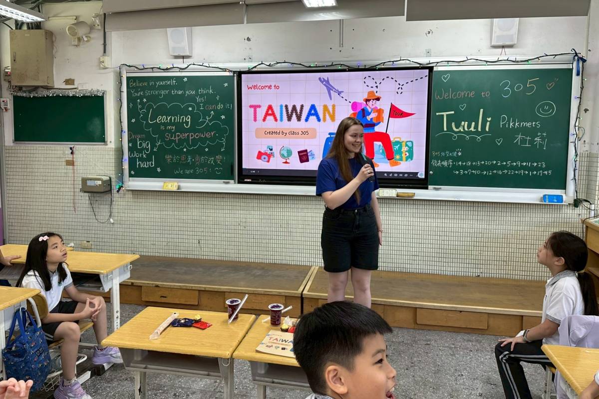 Tuuli開心與學生互動