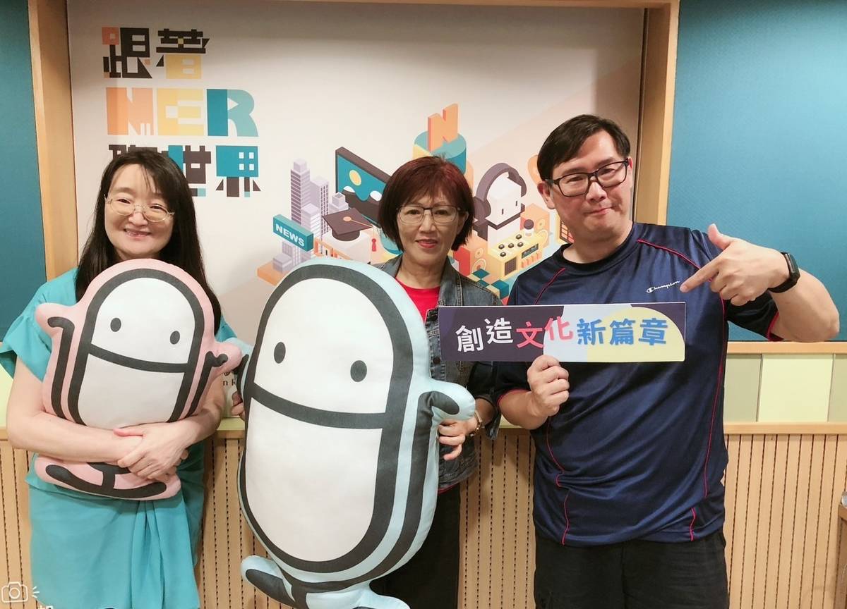 來賓徐瑞希理事長(中)與主持人們