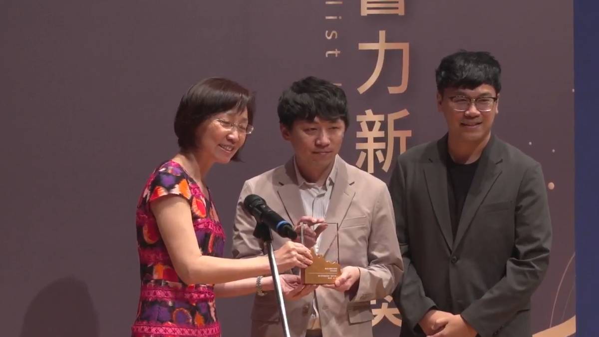 教育電臺臺東分臺記者陳信吉、徐一弘的報導關注失智長者走失議題，榮獲即時新聞獎首獎