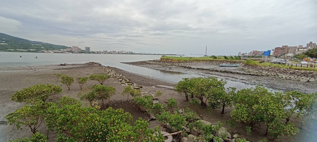 淡水文化園區緊鄰淡水河