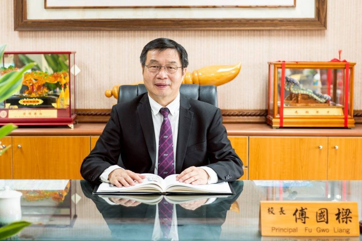 南投高中校長傅國樑獲師鐸獎