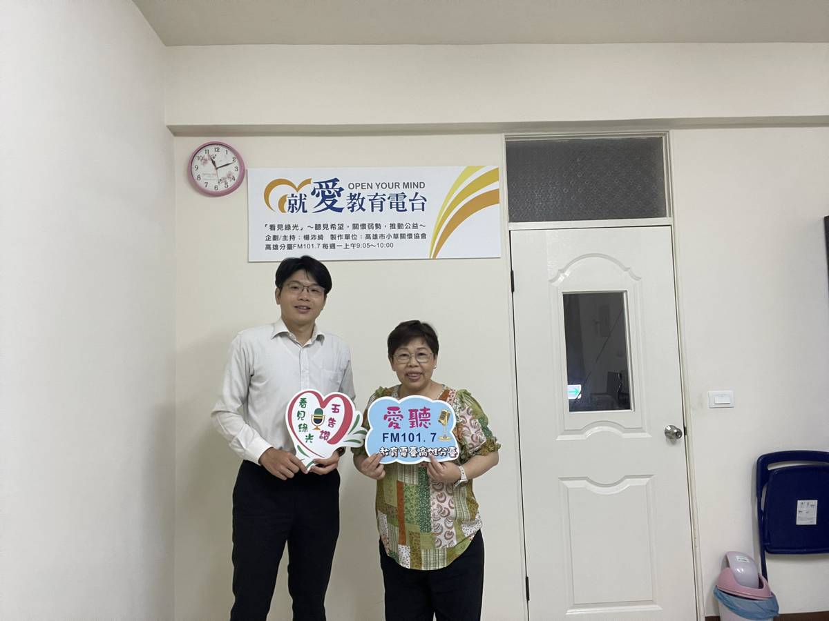 謝明佐律師(左)