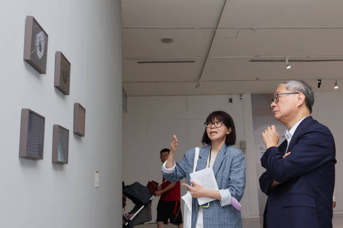 綜合媒材類作品取材多元，綜合媒材類入選—湛文甫〈太陽嶼〉使用回收太陽能板進行創作 (文化部提供)