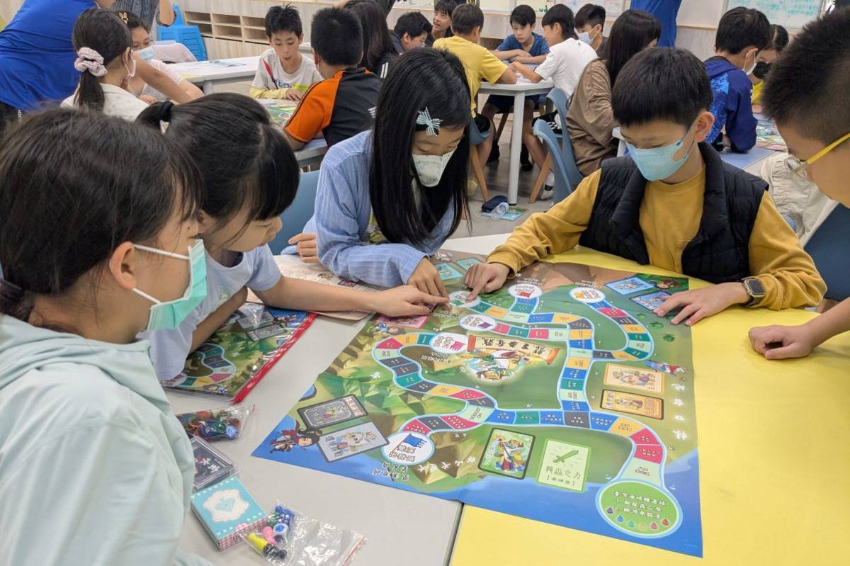 透過桌遊，讓學生活用課堂所學知識