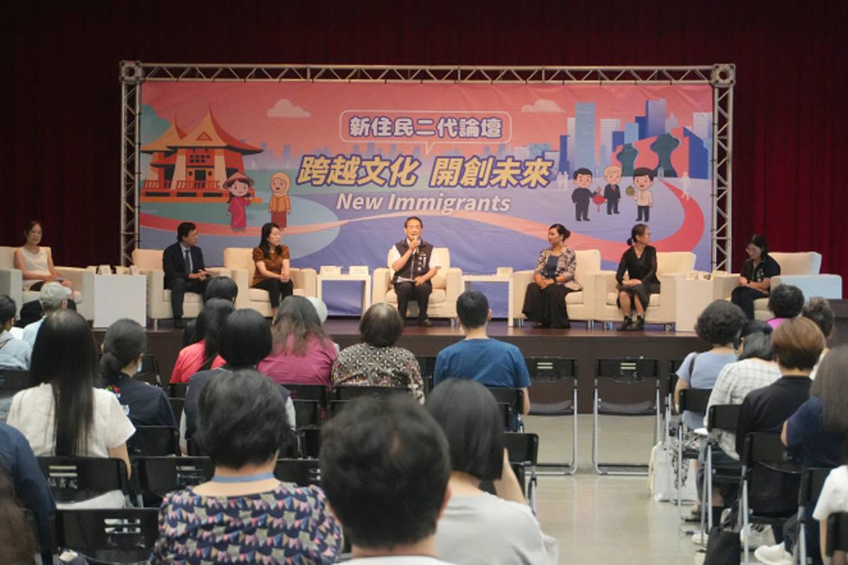 臺中市副秘書長張大春出席第二場論壇「求職與職場」
