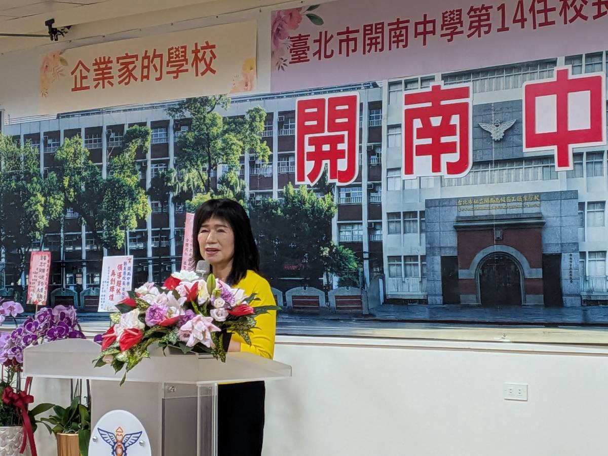 劉美慧校長期望將開南中學營造成一座多元創新且具國際化的溫馨校園