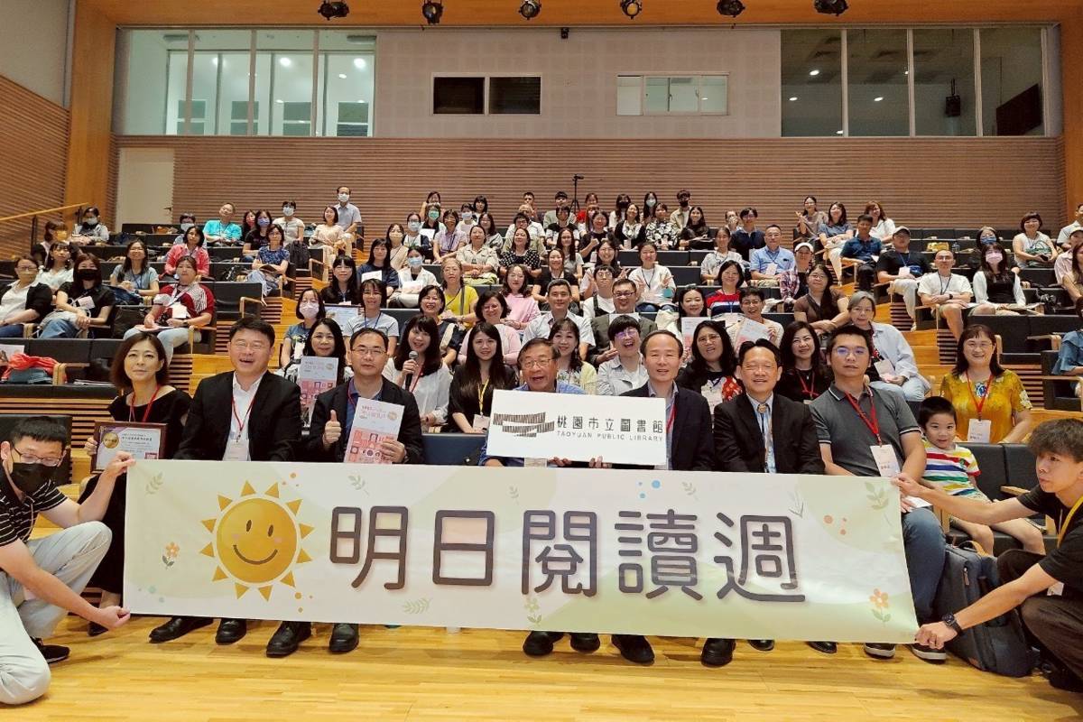 2025明日閱讀週啟動，家校共讀接棒手機育兒，閱讀開啟AI時代學習力，桃園領頭打造親師。(桃園市教育局提供)