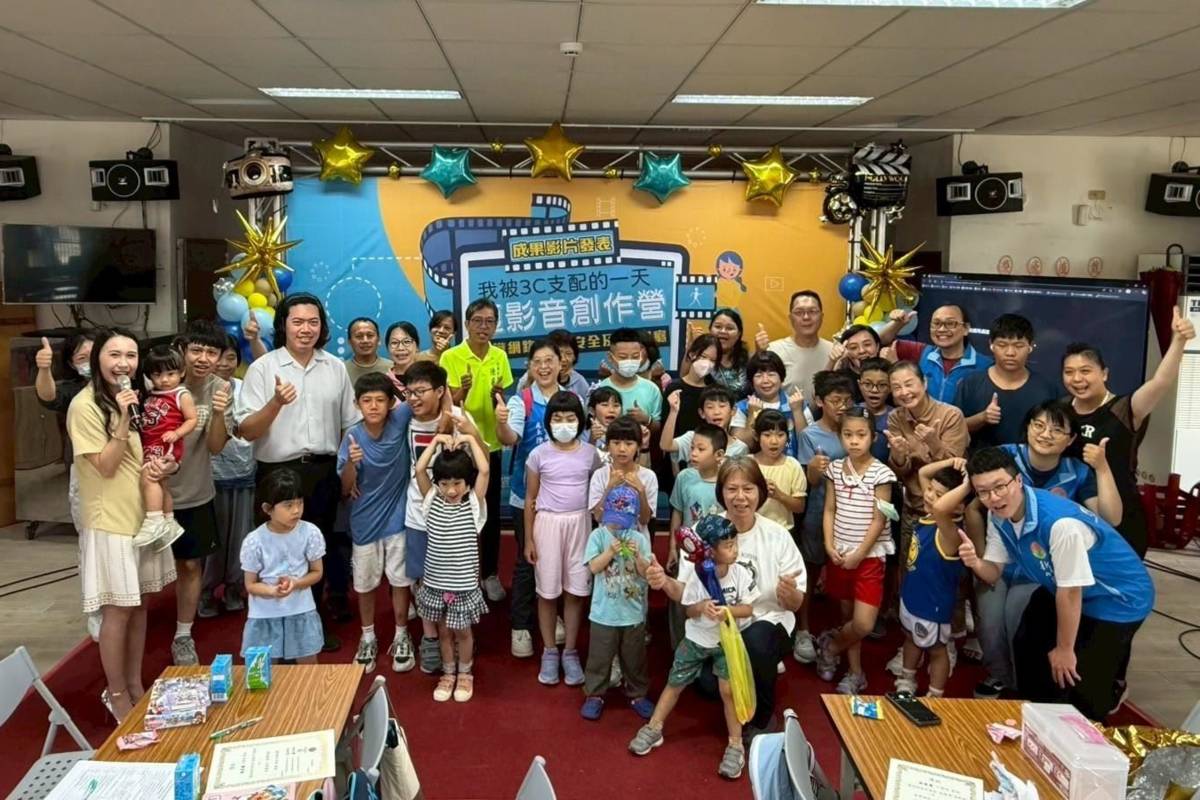 兒少影音營隊大合影（新竹縣政府提供）。