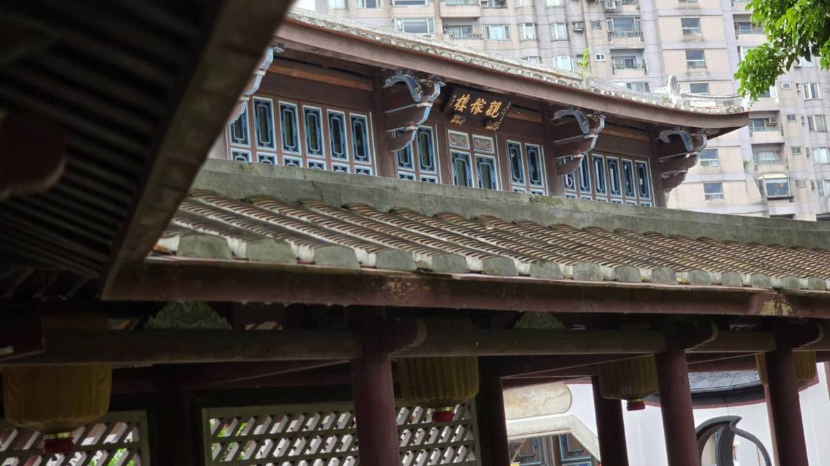觀稼樓
觀稼樓本身為園中第二大的建築物，昔日可登樓遠眺田園農夫耕作之景