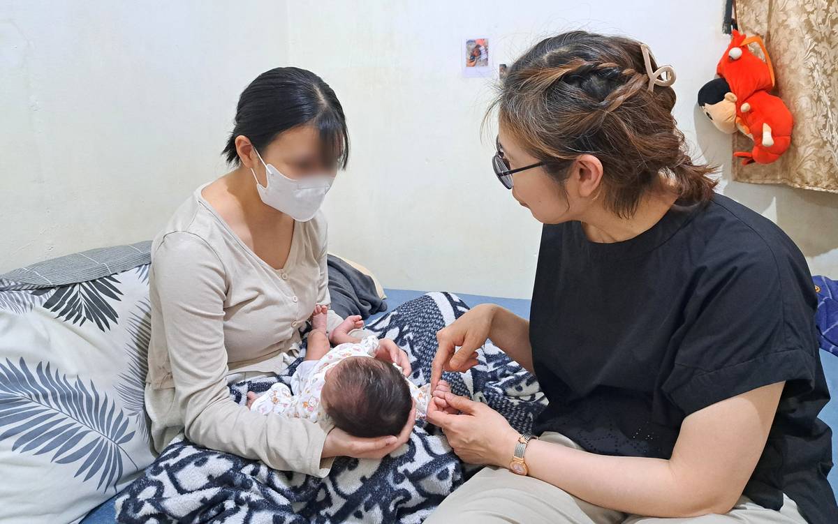 給予小爸媽物資支持與輔導關懷