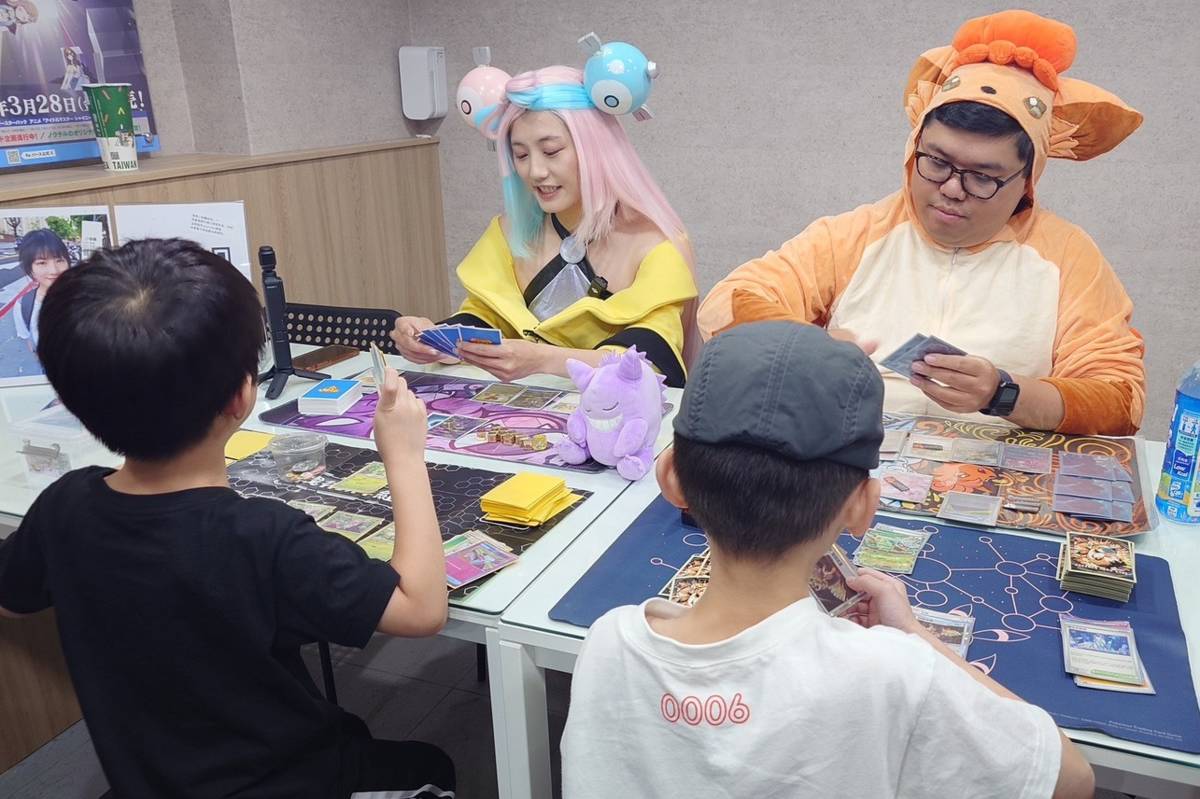 網路名人也參與活動，與玩家對戰