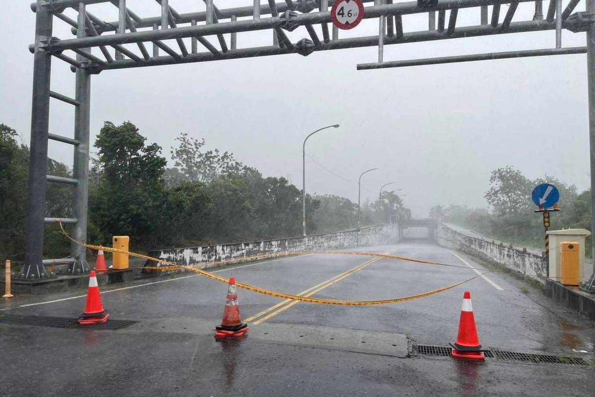 為了民眾的安全，臺東市公所針對豐田地下道進行預警性封閉。