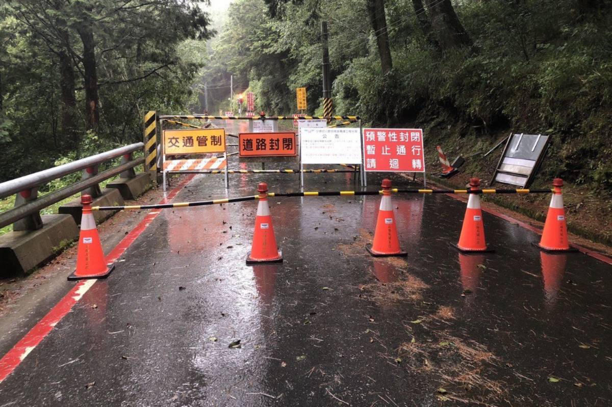 因受楊柳颱風影響，基於安全考量，交通部公路局南區養護工程分局關山工務段針對向陽到初來路段，進行預警性封閉。
