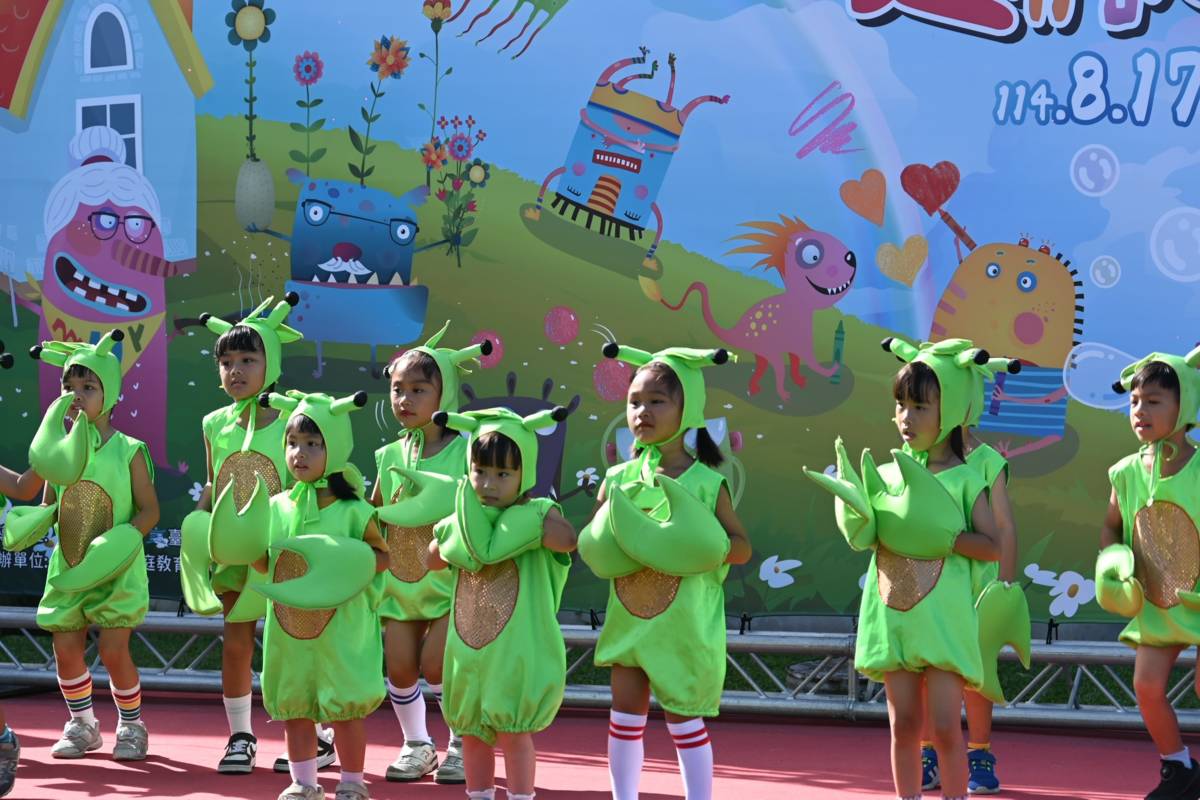 「愛在一起—萌獸家年華」祖父母節活動，由小鯨魚幼兒園表演拉開序幕。