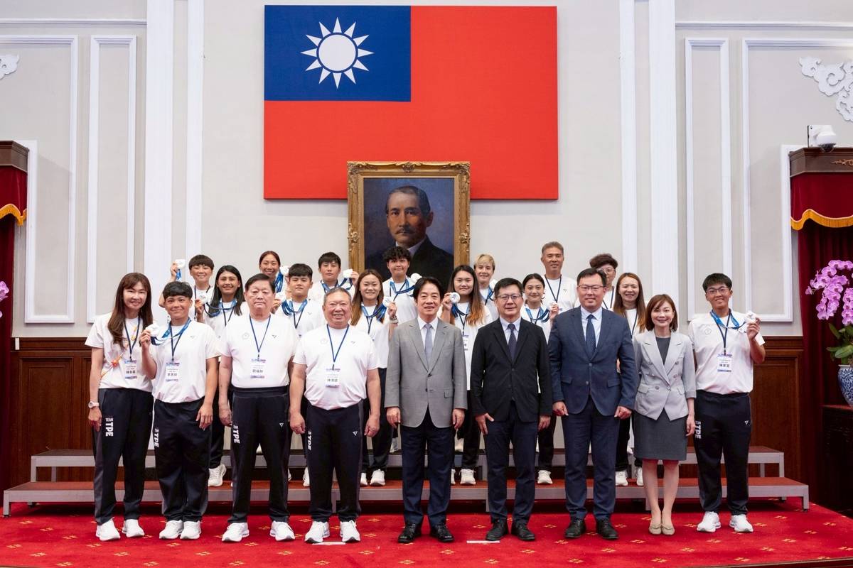 賴清德總統接見成都世運會代表團 ，盼以體育運動壯大臺灣。(總統府提供)