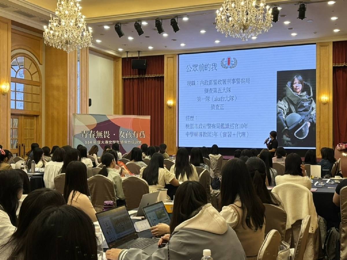 刑事局防爆偵查員蕭雅安，以親身經驗啟發學員勇於突破框架，探索多元職涯的可能性 (教育部提供)