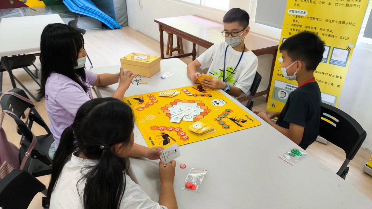 虎頭蜂桌遊遊玩學習