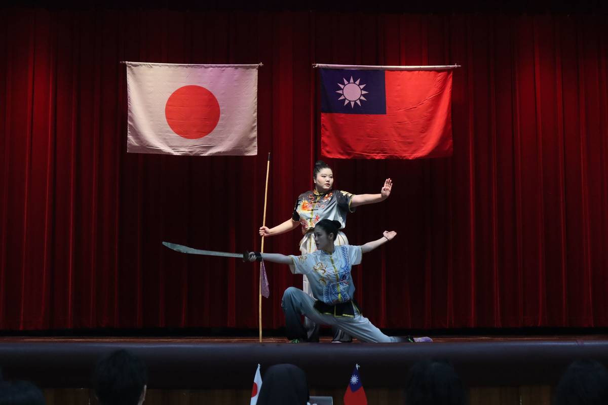 靜修中學學生帶來精湛的武術表演