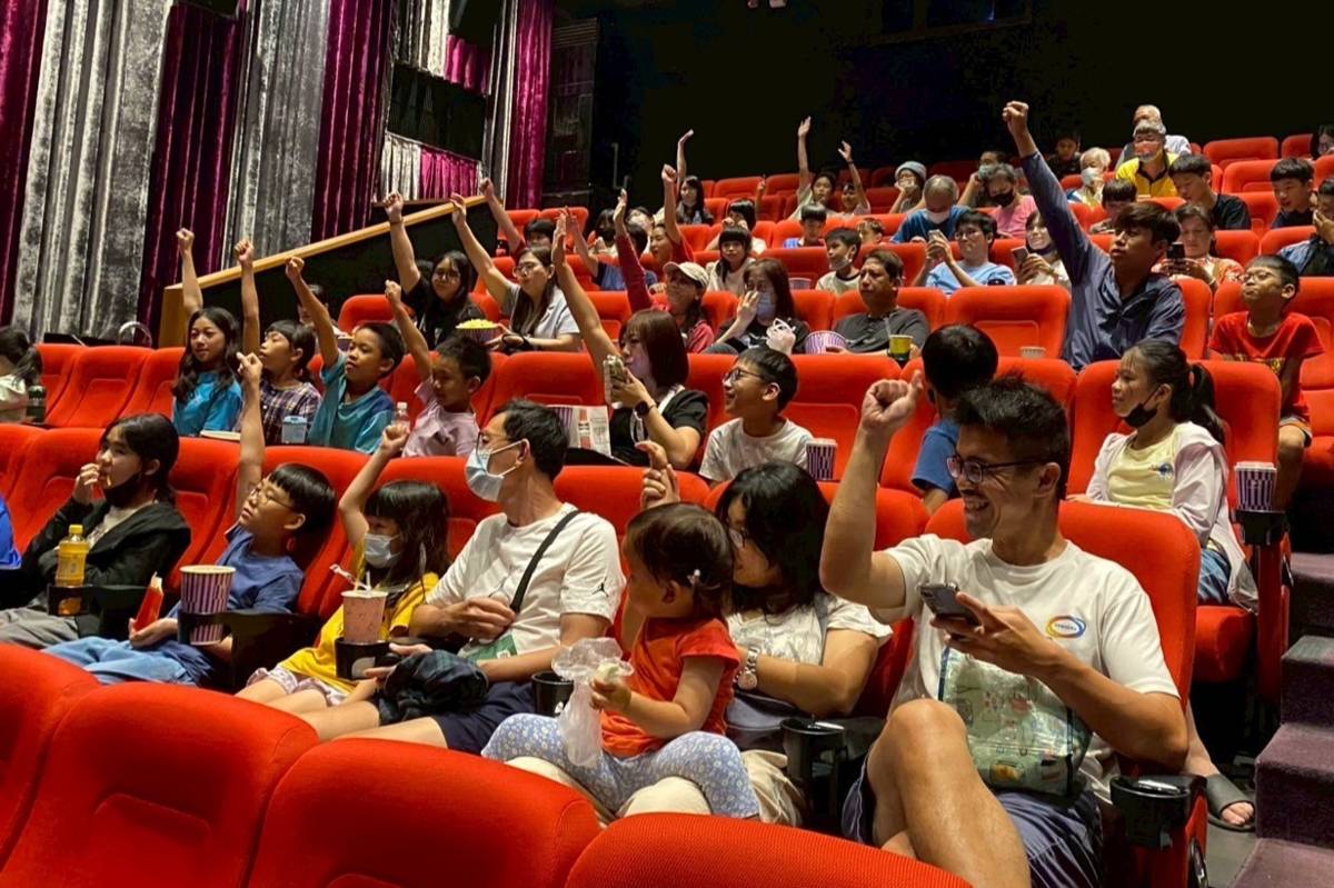 臺東縣稅務局為推廣租稅教育，並鼓勵民眾響應公益，在臺東市秀泰影城舉辦「稅愛結盟-電影同樂會」。