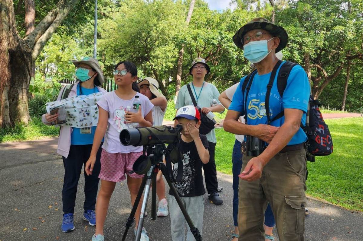 臺北市新和國小在青年公園舉辦親子賞鳥活動