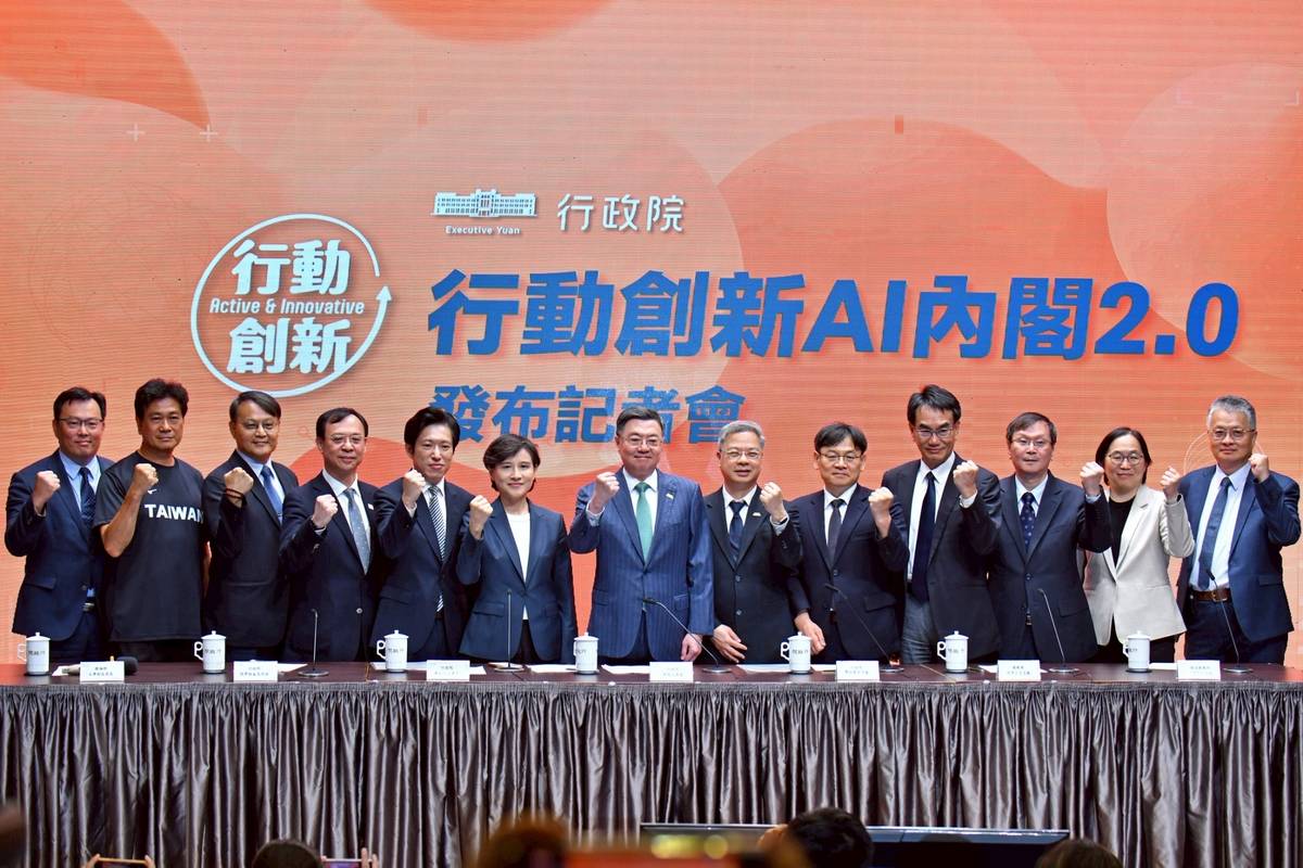 行政院院長卓榮泰介紹新內閣成員，率領成員打造行動創新AI內閣2.0。(行政院提供)