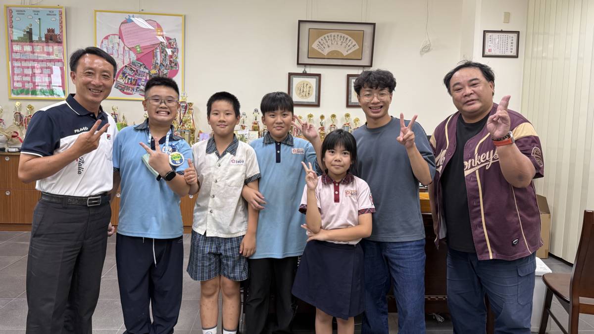 112學年度健康促進學校輔導計畫前後測成效評價成果報告評選-佳作-臺南市北區大光國民小學-採訪合照