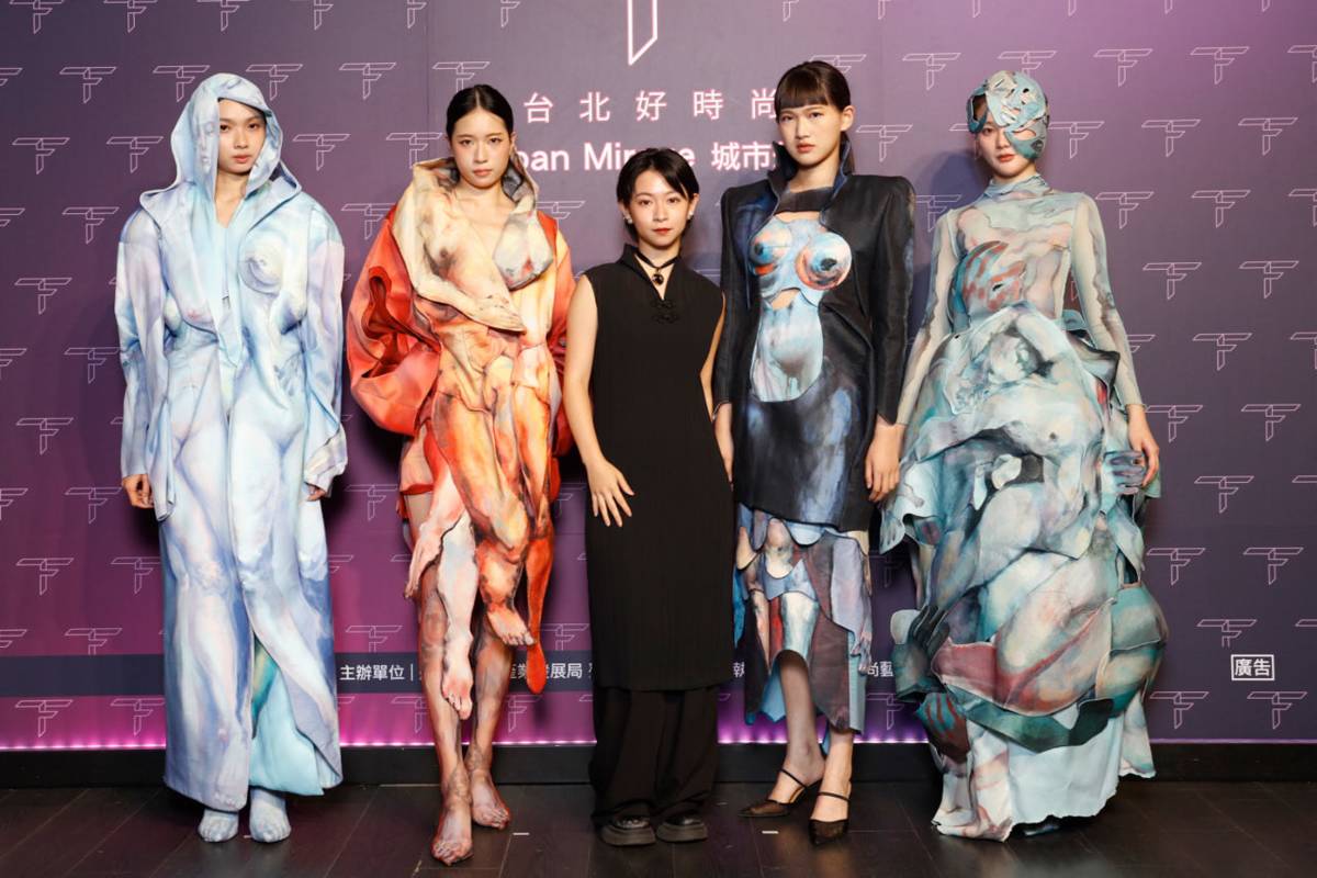 學生設計師黃婉鈞與學生組金獎「人設未定論」 (北市商業處提供)