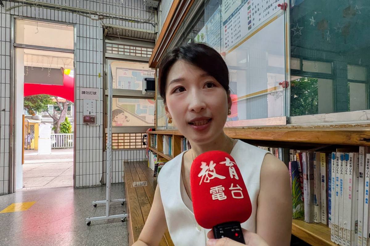 輔導室主任施婉婷表示，學校推動智慧教育，今年特別設計「積木車闖關挑戰」